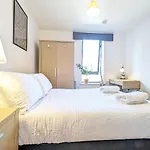 Guest Room In City Centre Near Key Attractions